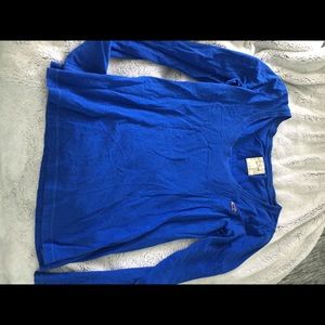 Scoop neck long sleeved tee